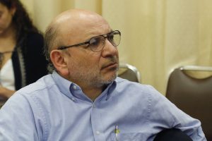 Senador Castro descarta quiebre en el PS tras decisión de acudir al TC por megareforma: "Lejos estamos de una división"