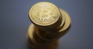 El bitcoin sube a máximo de ocho meses y supera los US$ 7.000