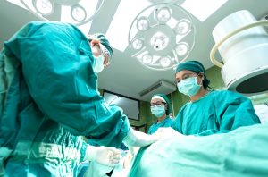 Cirujanos plásticos realizarán mil abdominoplastías gratuitas