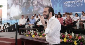 La curiosa manera del presidente de El Salvador para dar órdenes