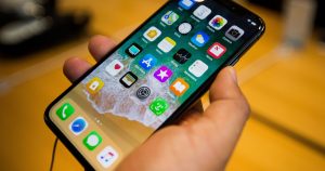 Proveedor de iPhone insta a Apple a trasladar sus plantas de China