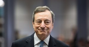 EE.UU. debería tener a Draghi al mando de la Fed, según Trump