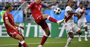 Dinamarca vence por 1-0 a un Perú que luchó hasta el último minuto