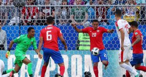 Costa Rica cae ante Serbia con un brillante tiro libre de Kolarov