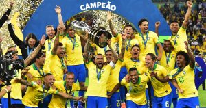 Brasil en Brasil es imbatible: derrotó a Perú para lograr su novena Copa América