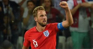 Kane le da la victoria a Inglaterra en el último suspiro