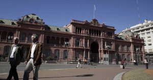 Encuestas de Argentina muestran una carrera cerrada hacia las primarias