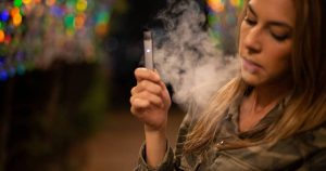 La respuesta de las tabacaleras a las críticas contra las opciones al cigarrillo