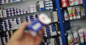 Farmacéuticos alertan sobre los riesgos de la venta de remedios fuera de las farmacias