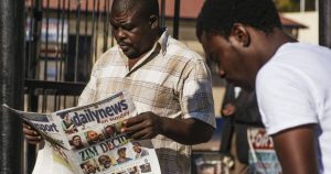 ¿Por qué Zimbabue sigue sumido en la miseria después de Mugabe?