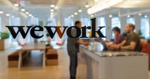 El fracaso del debut bursátil de WeWork obliga a su CEO a dejar el cargo