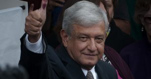López Obrador arrasa en un México cansado de la corrupción y la violencia