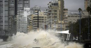 Informe ONU sobre océanos: experto advierte incremento de marejadas en Chile