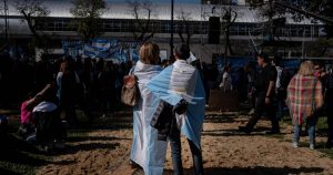 Tras las fallidas proyecciones electorales, las encuestas viven días difíciles en Argentina