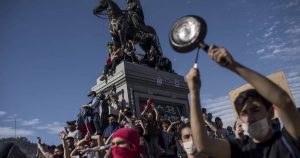 JPMorgan recomienda subponderar las acciones chilenas ante los disturbios