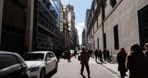 Los argentinos sacan depósitos en dólares antes de las elecciones