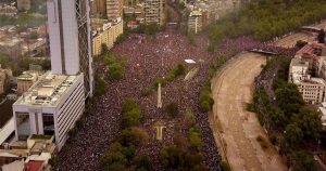 El estallido social en la visión de dos historiadores