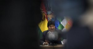 El presidente Evo Morales renuncia después de que el Ejército le dice que se vaya