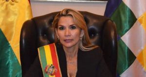 Una senadora de oposición se proclama presidenta interina de Bolivia