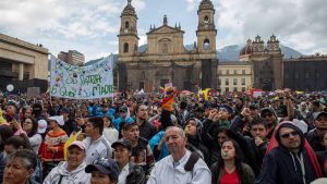 Continúan las protestas en Colombia en medio de la represión policial