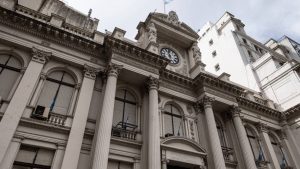 Banco Central de Argentina recorta nuevamente la tasa de interés