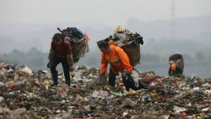 China, el mayor productor mundial de plástico, limitará su uso