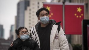 Se disparan las muertes en China por coronavirus y continúa su propagación