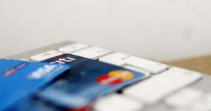 La maniobra publicitaria en la filtración de tarjetas de crédito