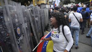 De entre todos los países, Venezuela se enfrenta a lo peor: petróleo y coronavirus