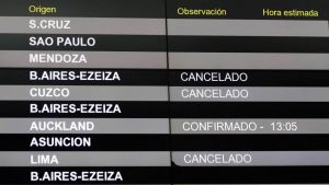 Fotos | El Aeropuerto de Santiago con el cierre de fronteras