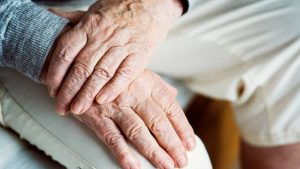 Personas mayores de 80 años que viven solas: ¿Dónde están?