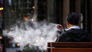 Estudio concluye que fumar podría facilitar las infecciones por coronavirus