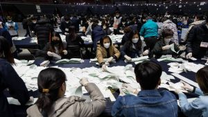 Exitosas elecciones surcoreanas en medio de la pandemia