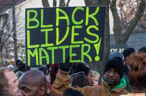 Aumentan protestas en Minneapolis en rechazo a racismo policial