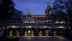Disney suspende indefinidamente la reapertura de parques temáticos en California