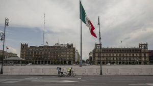 Economía mexicana se contrae 20%, la mayor caída mensual de su historia