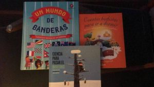 Tres libros interesantes para niños y uno para adultos que comparten hogar