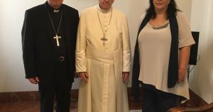 Los cinco días del obispo González y Ana María Celis en el Vaticano