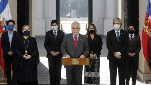 Piñera pasa a la ofensiva con inédito bono para la clase media