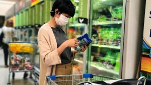 Supermercados pequeños cercanos y el pan hecho en casa: el consumo en la pandemia