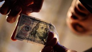 ¿Caída del dólar y control de la pandemia en EE. UU.? Aquí está la relación