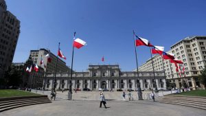Chile mantiene el menor riesgo país de la región, pero se distancia de otros emergentes