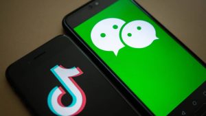 La censura china de TikTok y WeChat viaja por el planeta