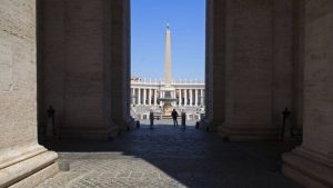 Las agitadas aguas del Vaticano: escándalo financiero y tensión con EE. UU.