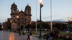 El severo juicio de Fitch por las presiones de deuda en Perú