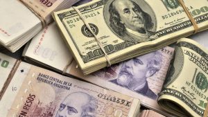 Ni los propios argentinos quieren pesos argentinos