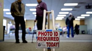 Electores trans en EE. UU. podrían tener problemas para votar en persona