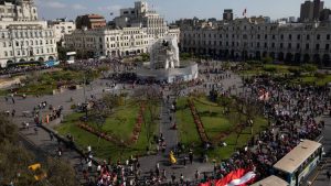 Congreso peruano elige a  Francisco Sagasti como nuevo presidente interino