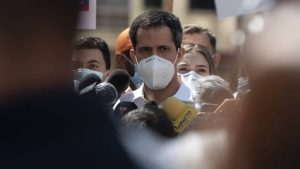Asamblea de Venezuela desafía a Maduro y prorroga sus funciones