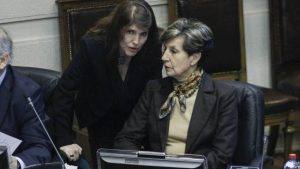 Senadora Allende se suma y firma por Paula Narváez